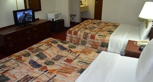 Economy Inn Сеймур Экстерьер фото
