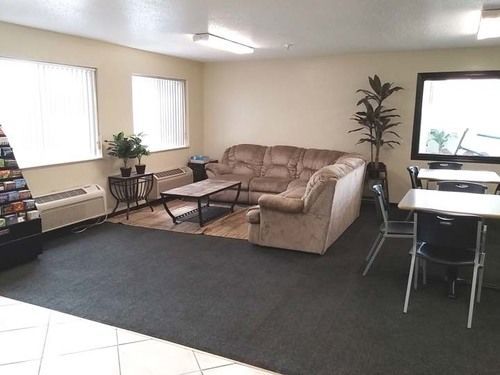 Economy Inn Сеймур Экстерьер фото